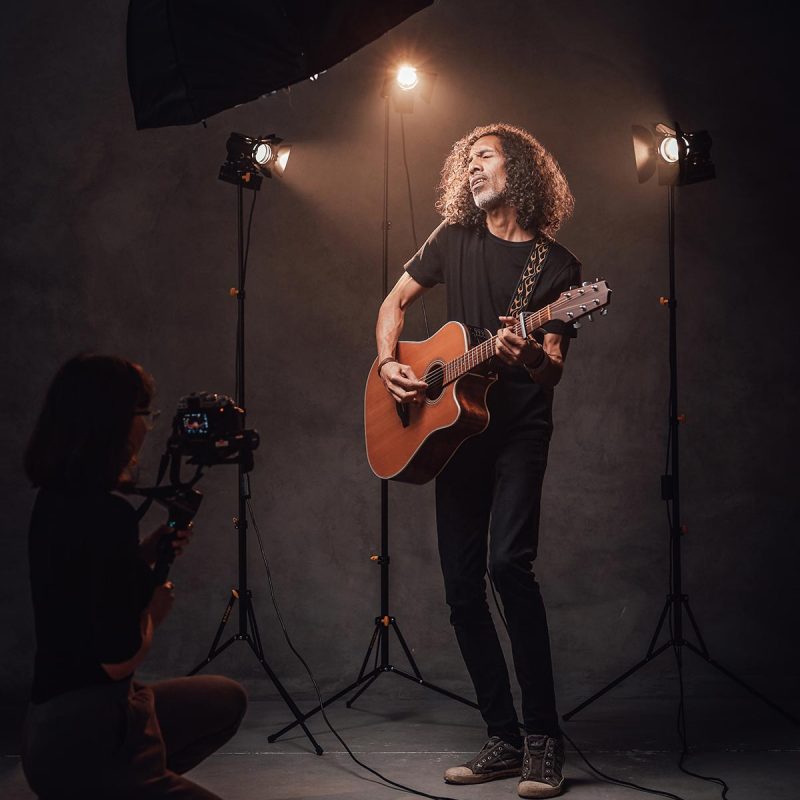 videographer-shoots-how-a-talented-latin-american-resize