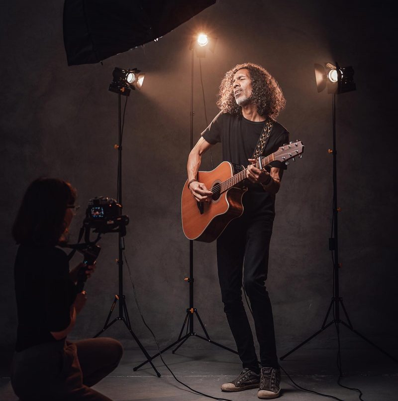 videographer-shoots-how-a-talented-latin-american-resize