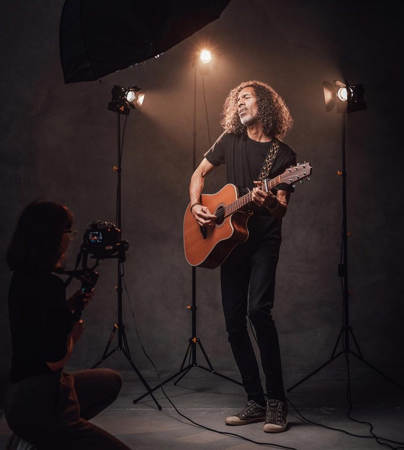 videographer-shoots-how-a-talented-latin-american-resize