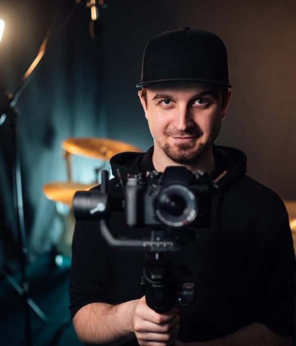 young-professional-videographer-holding-camera-on-resize