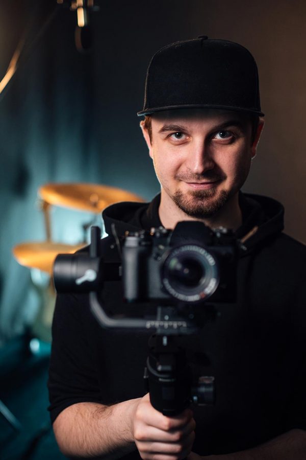 young-professional-videographer-holding-camera-on-resize