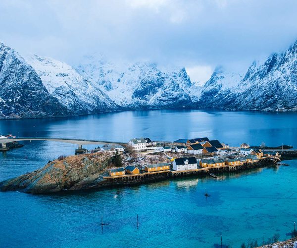 the-fishing-village-of-reine-lofoten-norway-resize